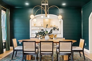 Dining - The Gatsby - 7BR Estate with Pool & Mini Golf (San Antonio)