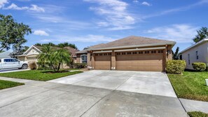 A residential house with a garage, a driveway, and a lawn. - Valrico's Hidden Gem: A Stunning 3-Bedroom Oasis Awaits! (Valrico)