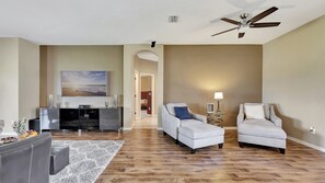TV - Valrico's Hidden Gem: A Stunning 3-Bedroom Oasis Awaits! (Valrico)