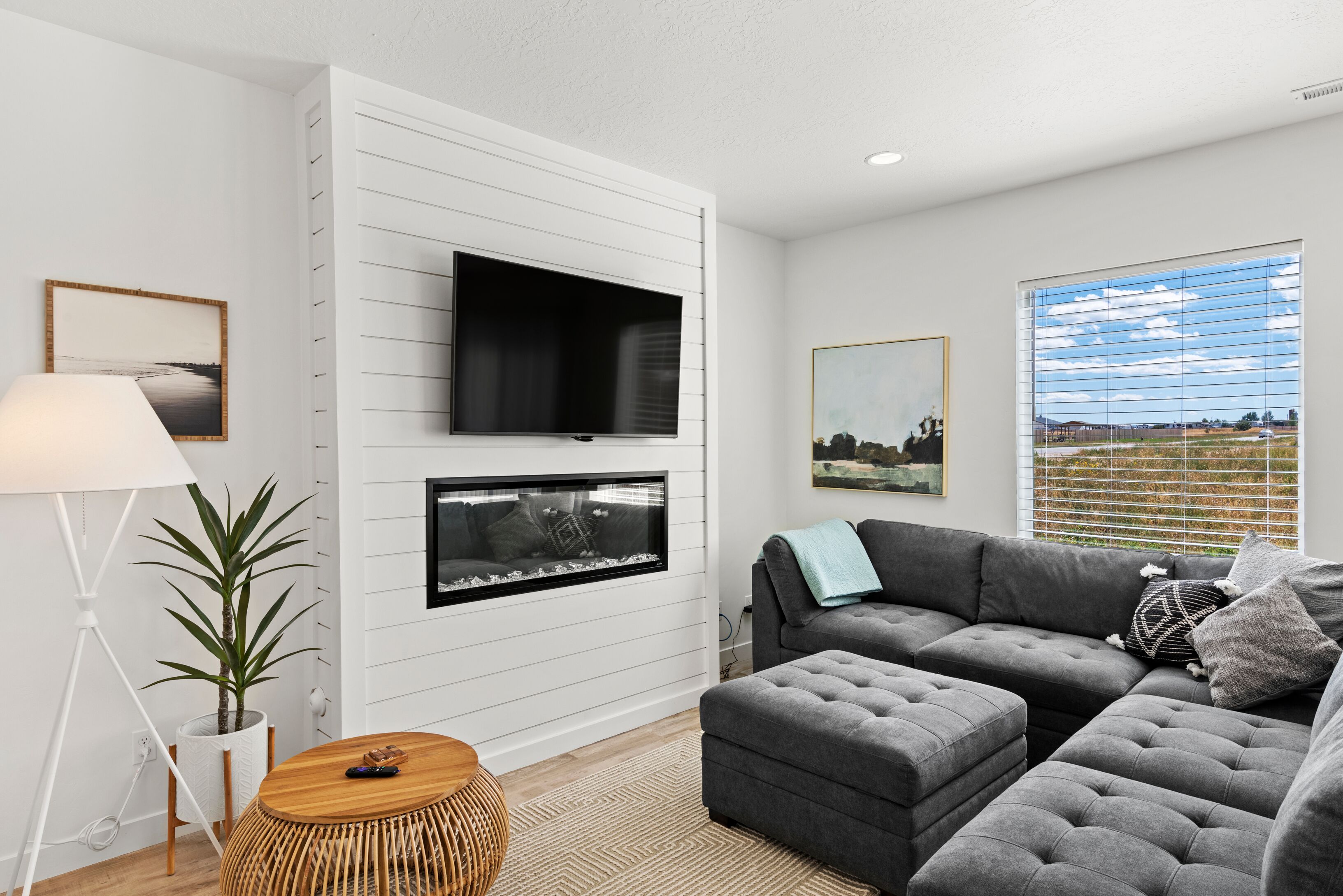 Smart TV, fireplace