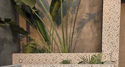 Family friendly place not far from airport and close to main shops and bank