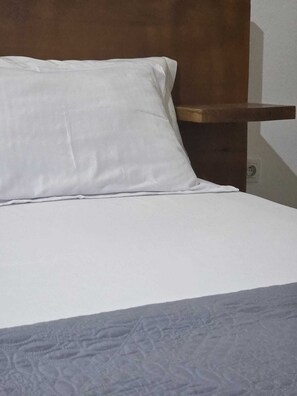 3 habitaciones, tabla de planchar con plancha y wifi gratis 