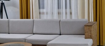 Family friendly place not far from airport and close to main shops and bank