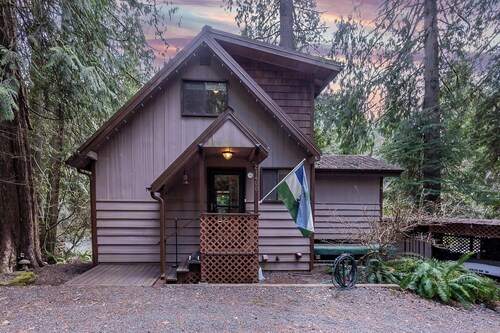 Chase’s River Cabin • Over River Deck • Hot Tub