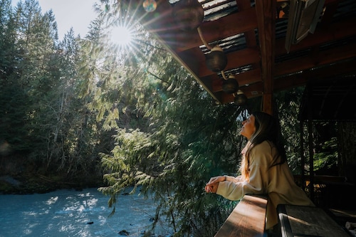 Chase’s River Cabin • Over River Deck • Hot Tub