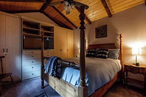 3 bedrooms, desk, travel cot, WiFi