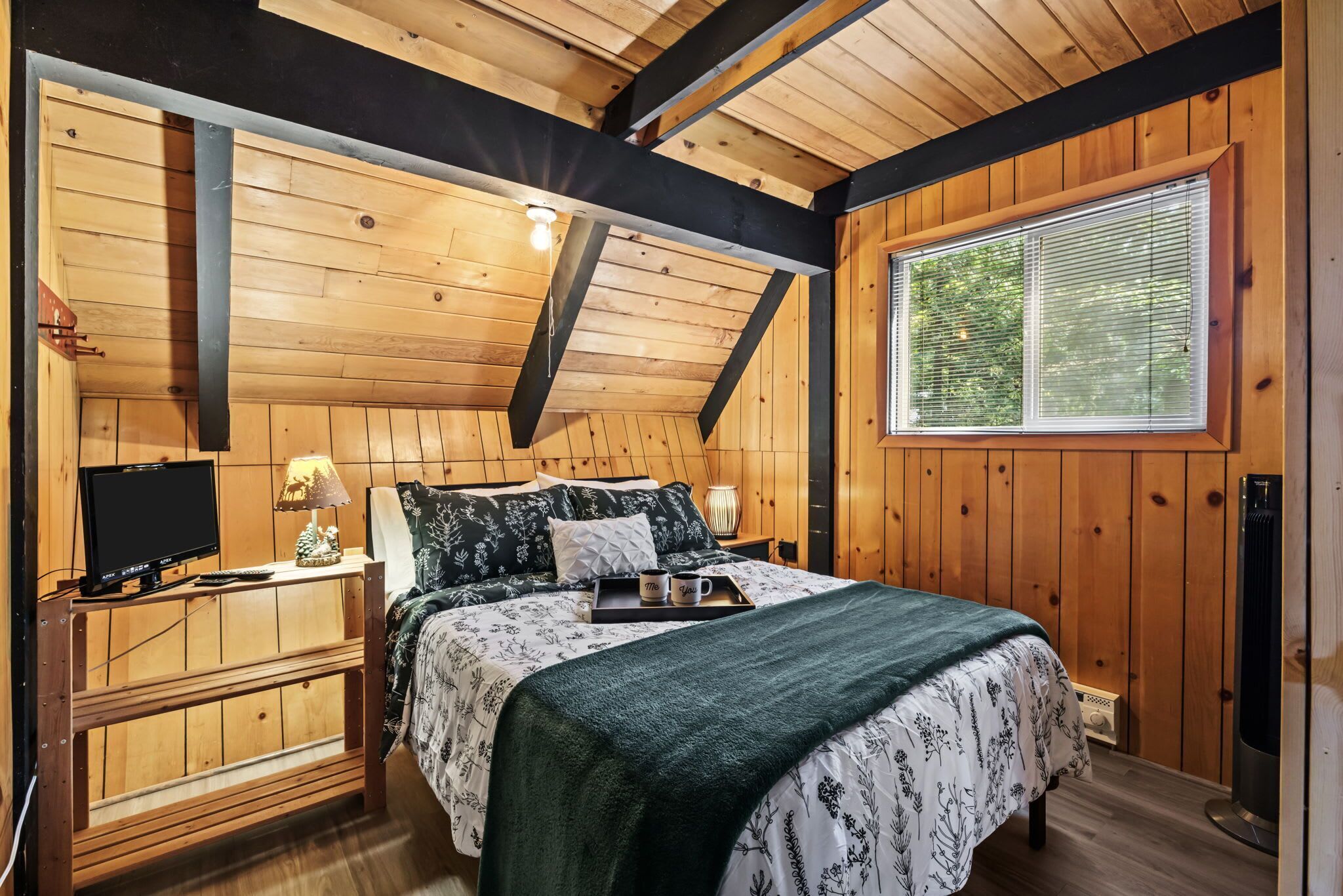 2 多间卧室、WiFi、床单