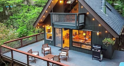 Bellingham A-Frame • Hot Tub • Firepit • Fireplace