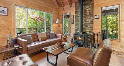 PNW River Cabin âą Hot Tub âą Firepit âą Fireplace