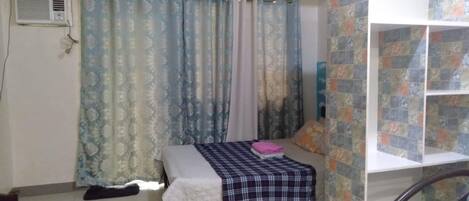 1 bedroom, bed sheets