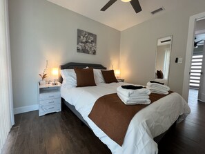 5 bedrooms, in-room safe, desk, iron/ironing board - Secluded/Quiet Home-CherryValley (Cherry Valley)