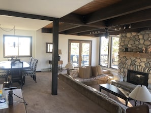 Smart TV, fireplace - Steps from the slopes - Mountain retreat in Steamboat Springs! (Steamboat Springs)
