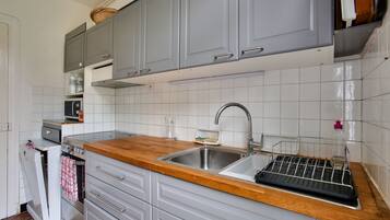 Réfrigérateur, micro-ondes, four, lave-vaisselle