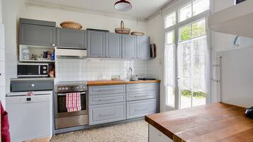 Réfrigérateur, micro-ondes, four, lave-vaisselle