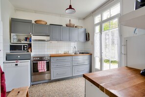 冰箱、微波炉、烤箱、洗碗机