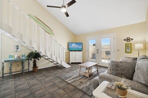 TV - "Horizon Sunset 36C" -Sleeps 4-Short walk to the beach (Panama City Beach)
