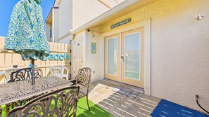 Outdoor dining - "Horizon Sunset 36C" Sleeps 6-Beach access (Panama City Beach)