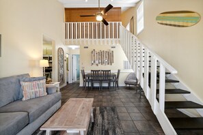 TV - "Horizon Sunset 36C" -Sleeps 4-Short walk to the beach (Panama City Beach)