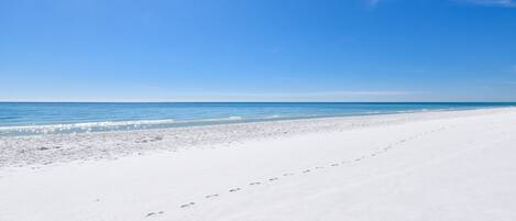Una playa cerca
