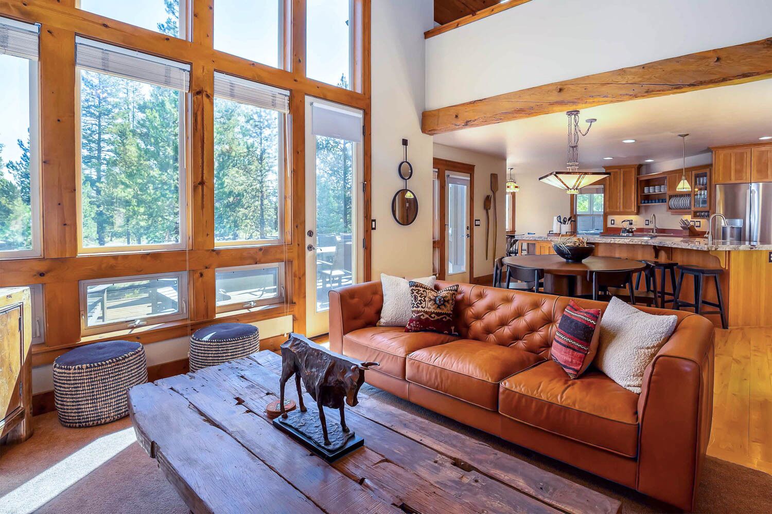 TV connectée, cheminée, jeux vidéo, baby-foot