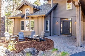 Exterior - HOLL03-Beautiful, Custom Home, Near Woodlands GC (Sunriver)