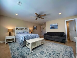 6 bedrooms, desk, iron/ironing board, free WiFi