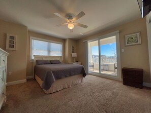 6 bedrooms, desk, iron/ironing board, free WiFi