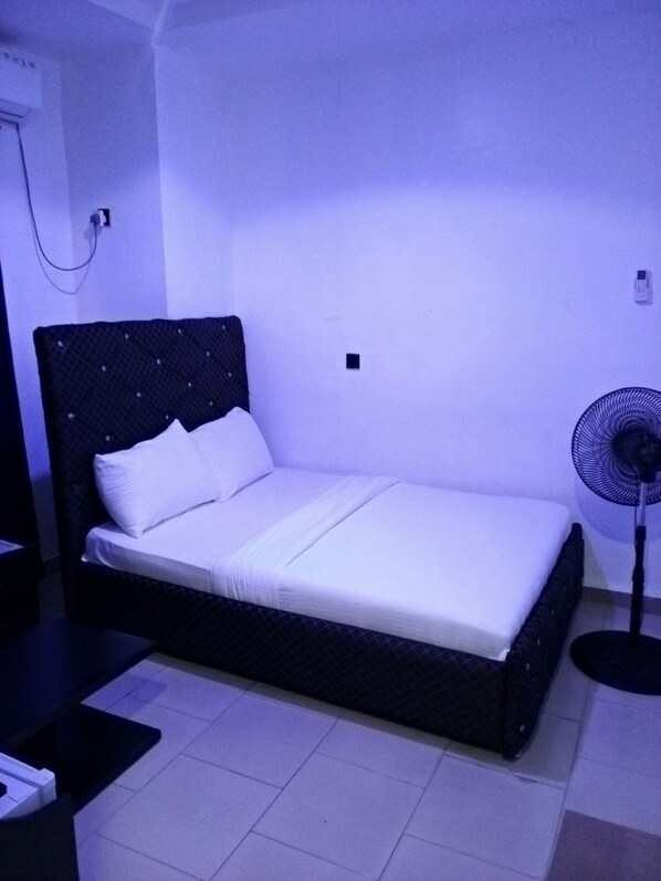 Luxury Single Room - SMD Hotel and Suites (Port Harcourt)