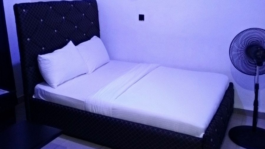 SMD Hotel and Suites