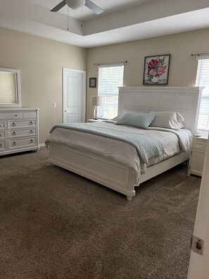 3 bedrooms, bed sheets - Home for Thanksgiving/Mini O’s Races  (Newberry)