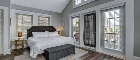 3 室のベッドルーム、デスク、WiFi (無料)、ベッドシーツ