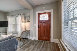 Interior - Orange St Gem | 8-min walk to St. George St & Fort (Saint Augustine)