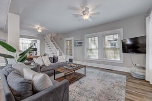 Smart TV - Orange St Gem | 8-min walk to St. George St & Fort (Saint Augustine)