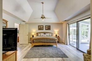 3 bedrooms, desk, iron/ironing board, Internet