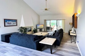 Smart TV, fireplace - Sunset Rentals | Off Shore 16 (Hilton Head Island)