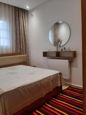 2 عدّة غرف نوم وواي فاي وملاءات أسرّة