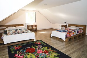 2 bedrooms, WiFi, bed sheets - Casa Boierului - Rural retreat by Dniester river (Vîscauti)