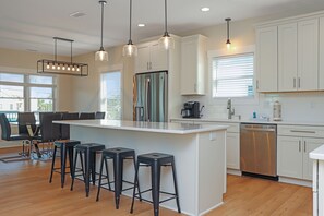 Fridge, microwave, oven, dishwasher - Beach View, Private Pool, in SJB ~ Desoto 1 (St. Joe Beach)