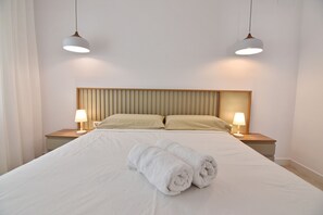 5 bedrooms, iron/ironing board, free WiFi, bed sheets