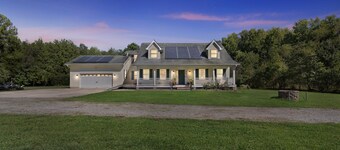 Leo Farm Villa - Beautiful Country Retreat 5 Bedroom Villa by RedAwning