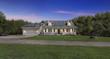 Leo Farm Villa - Beautiful Country Retreat 5 Bedroom Villa by RedAwning