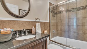 Villa, 5 Bedrooms | Bathroom | Towels, shampoo