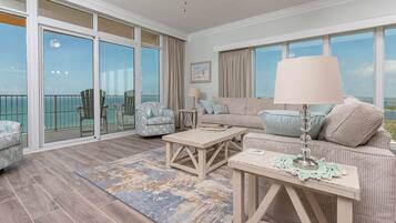 Condo, 4 Bedrooms | Living area