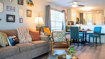 Apartment, 2 Bedrooms, Accessible, Balcony | Living room | Books