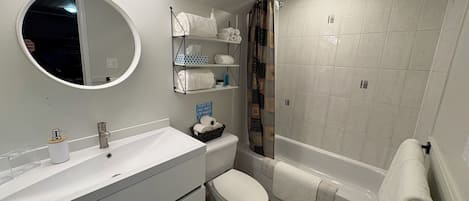 Amenidades de baño ecológicas, secadora de cabello, toallas, jabón