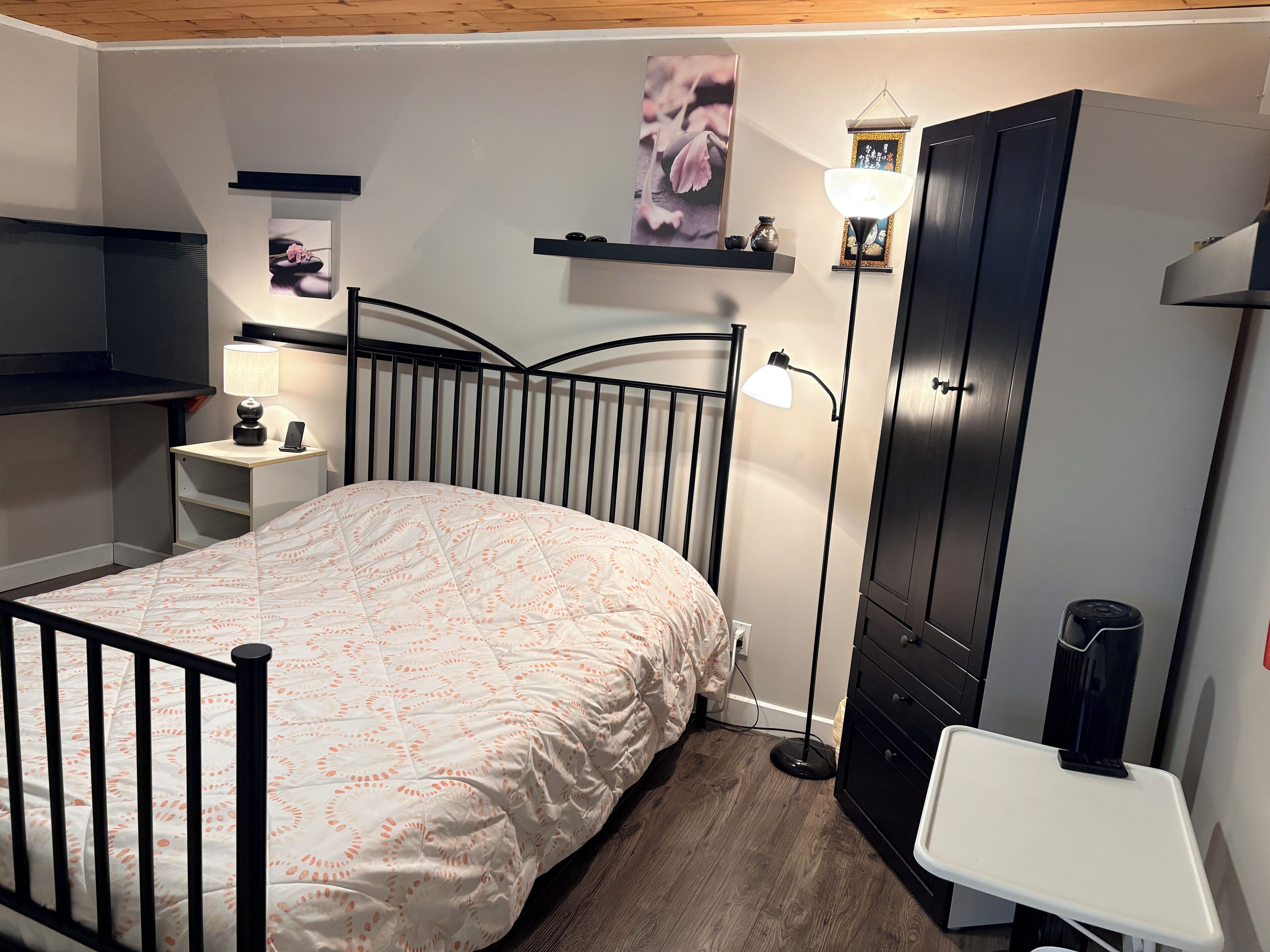 1 slaapkamer, een bureau, een strijkplank/strijkijzer, gratis wifi