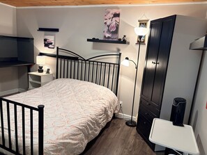 Unclassified image, 5 of 15, button - Spacious 1 bedroom suite w free parking near CFB, RMC & DT (Kingston)