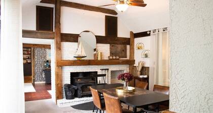 Charming Historic Lake's Region Retreat