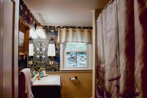 Appartement, 3 slaapkamers, open haard, uitzicht op de stad | Badkamer | Toiletpapier