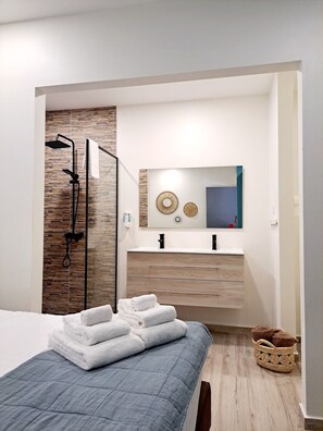 3 soverom, strykejern/-brett, reiseseng for barn og wi-fi